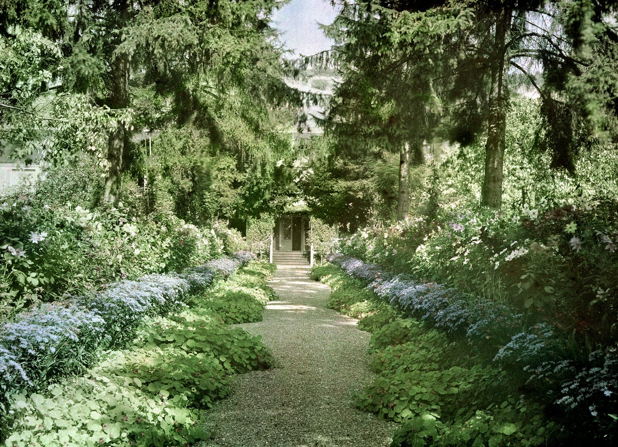 Sentiero nel giardino di Monet a Giverny, primi anni 1920 da French Photographer