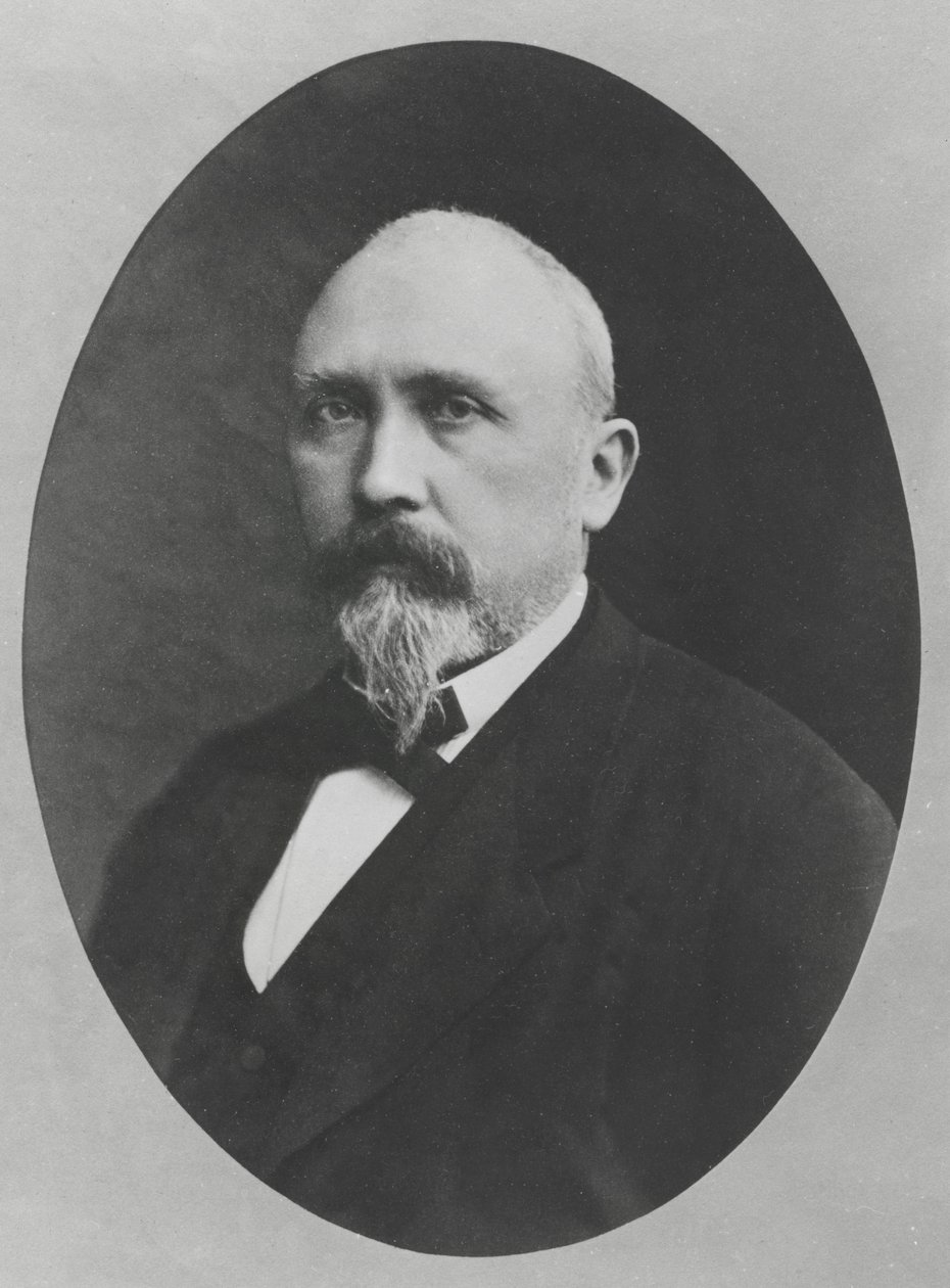 Ritratto di Paul-René Léon Ginain da French Photographer
