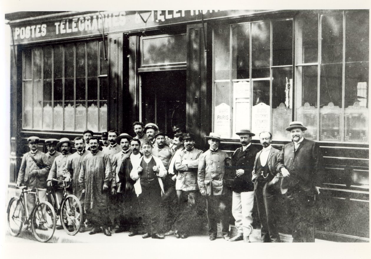 Ufficio postale a Parigi, pre-1914 da French Photographer