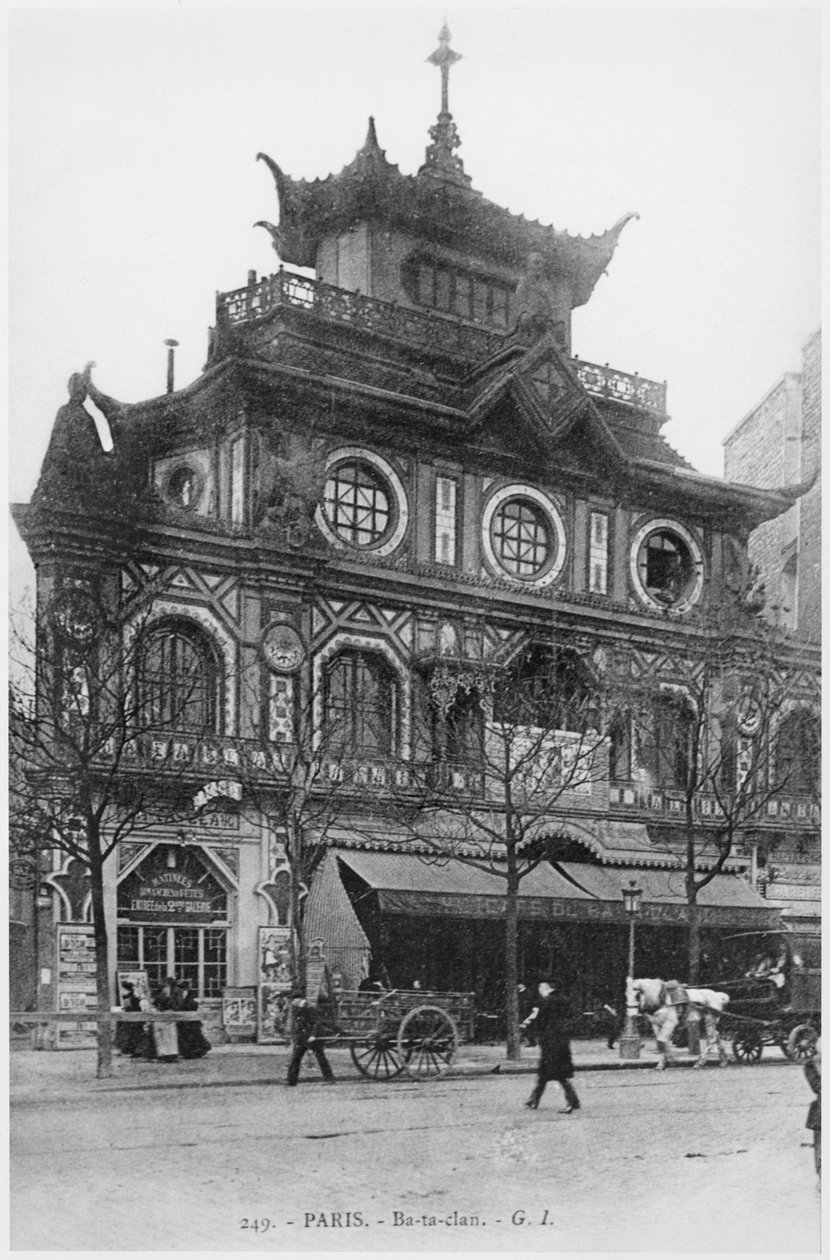 Cartolina raffigurante il Café-concert Ba-ta-clan, poi scritto Bataclan, 50 Boulevard Voltaire, Parigi, c.1900 da French Photographer