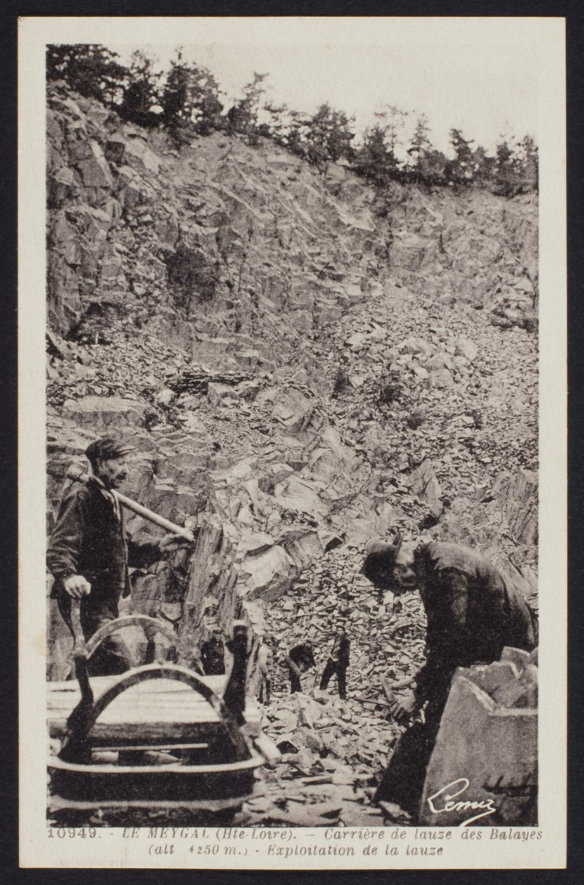 Cartolina raffigurante i lavoratori della cava di lastre a Le Meygal, Balayes, Haute-Loire, c.1900 da French Photographer