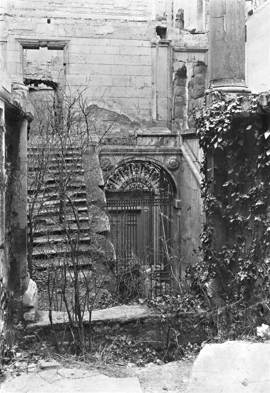 Rovine della Cour des Comptes durante la Comune di Parigi, 1871 da French Photographer