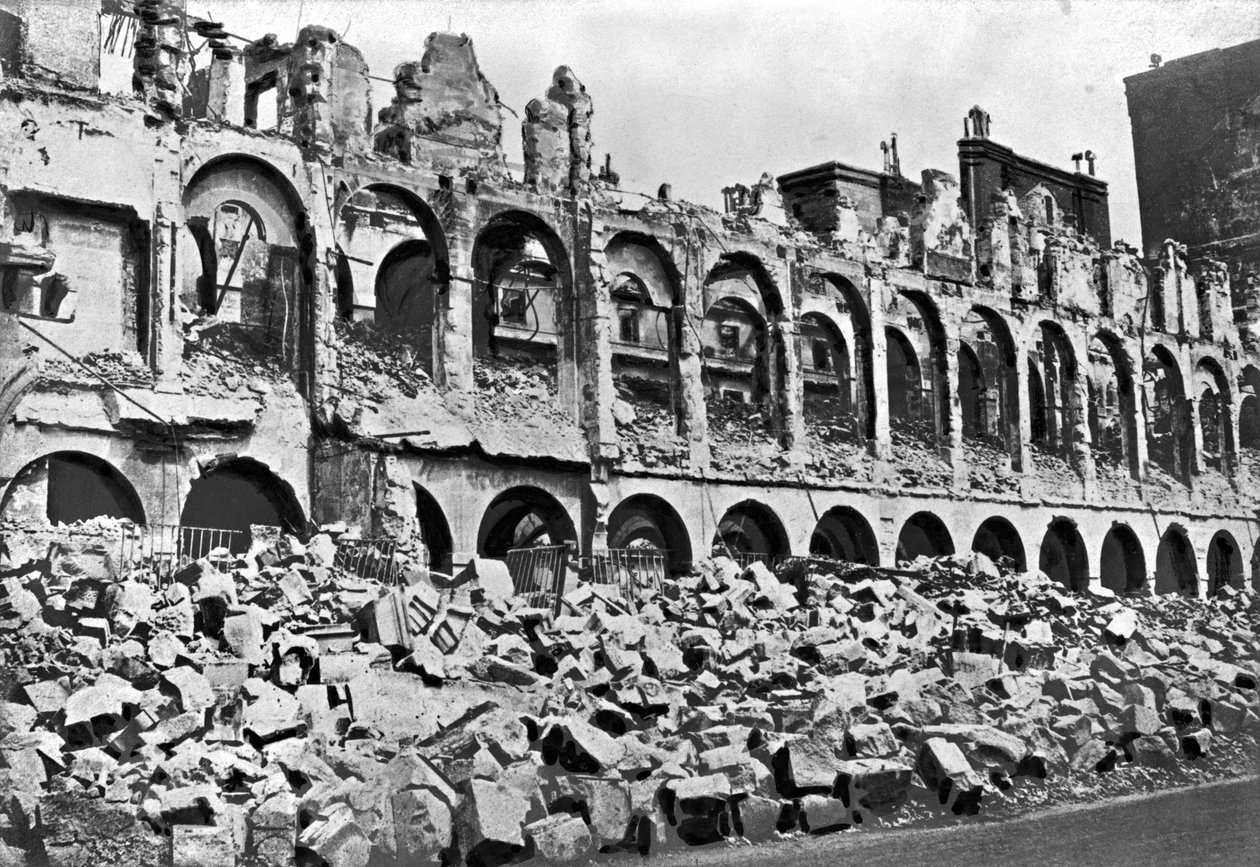 Rovine del Ministero delle Finanze durante la Comune di Parigi, 1871 da French Photographer