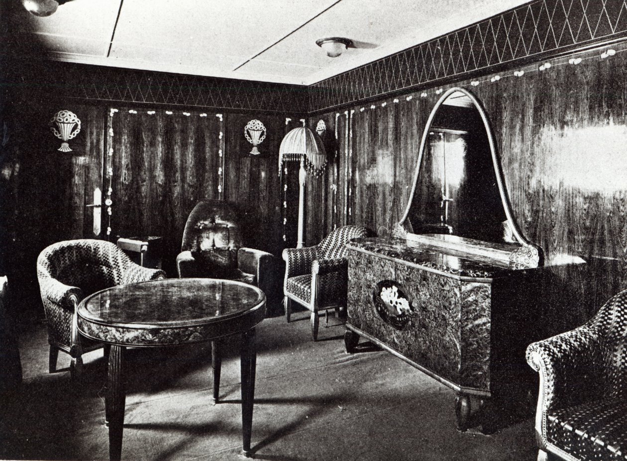 Salone di un appartamento di lusso nel transatlantico Paris, luglio 1921 da French Photographer