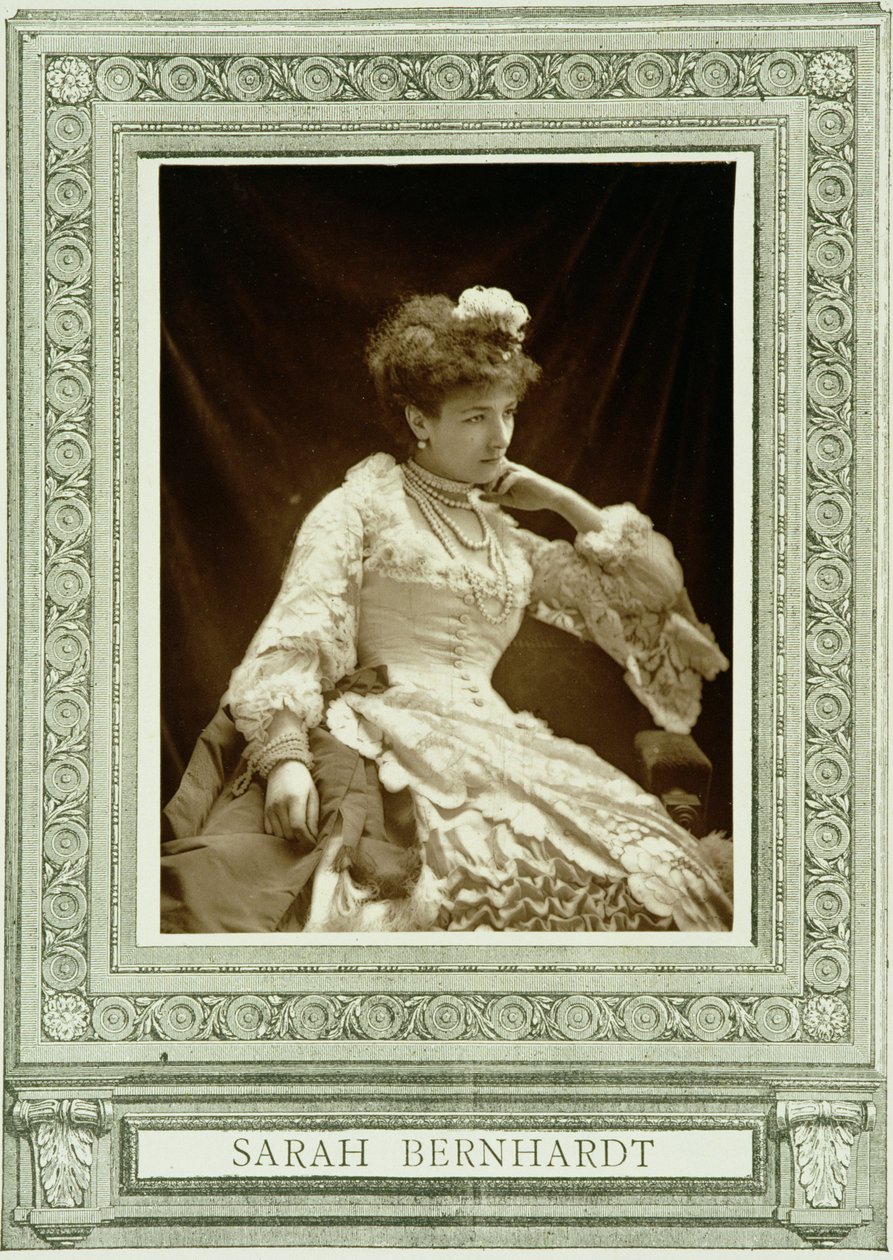 Sarah Bernhardt (1844-1923), da Galerie Contemporaine, c.1874-78 da French Photographer