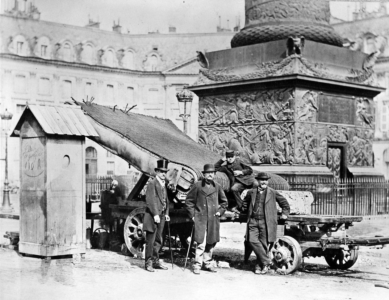 Truppe della Comune di Parigi in Place Vendôme, 1871 da French Photographer