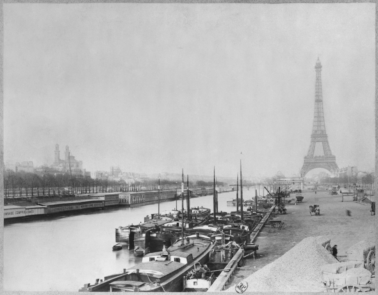 Veduta delle rive della Senna e della Torre Eiffel, Parigi da French Photographer