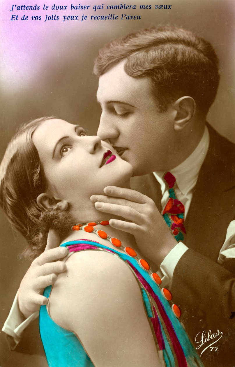 Coppia francese che si bacia, c.1920 (stampa argentica colorata a mano) da French Photographer