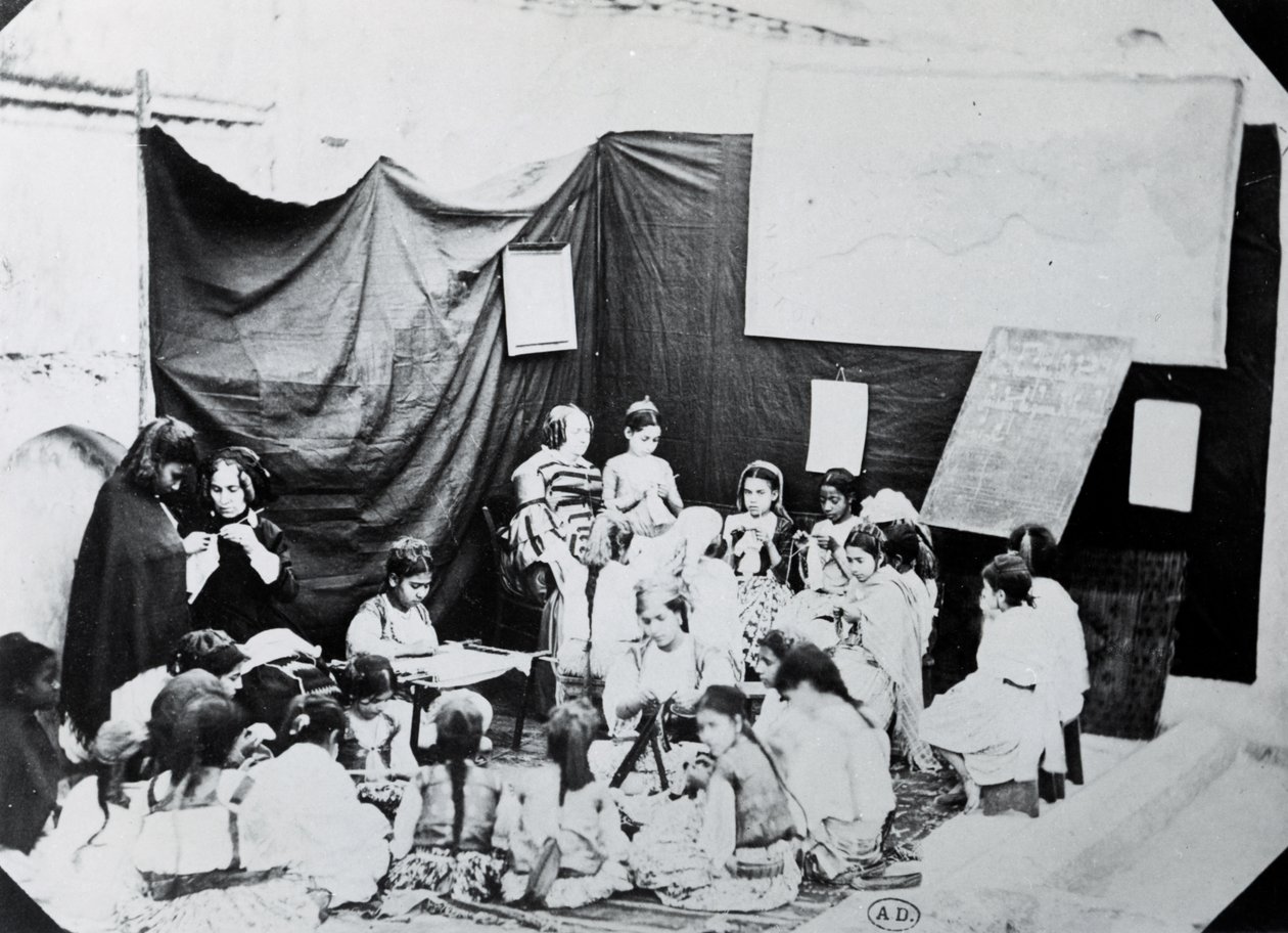 Scuola femminile in Algeria, 1860 da French Photographer
