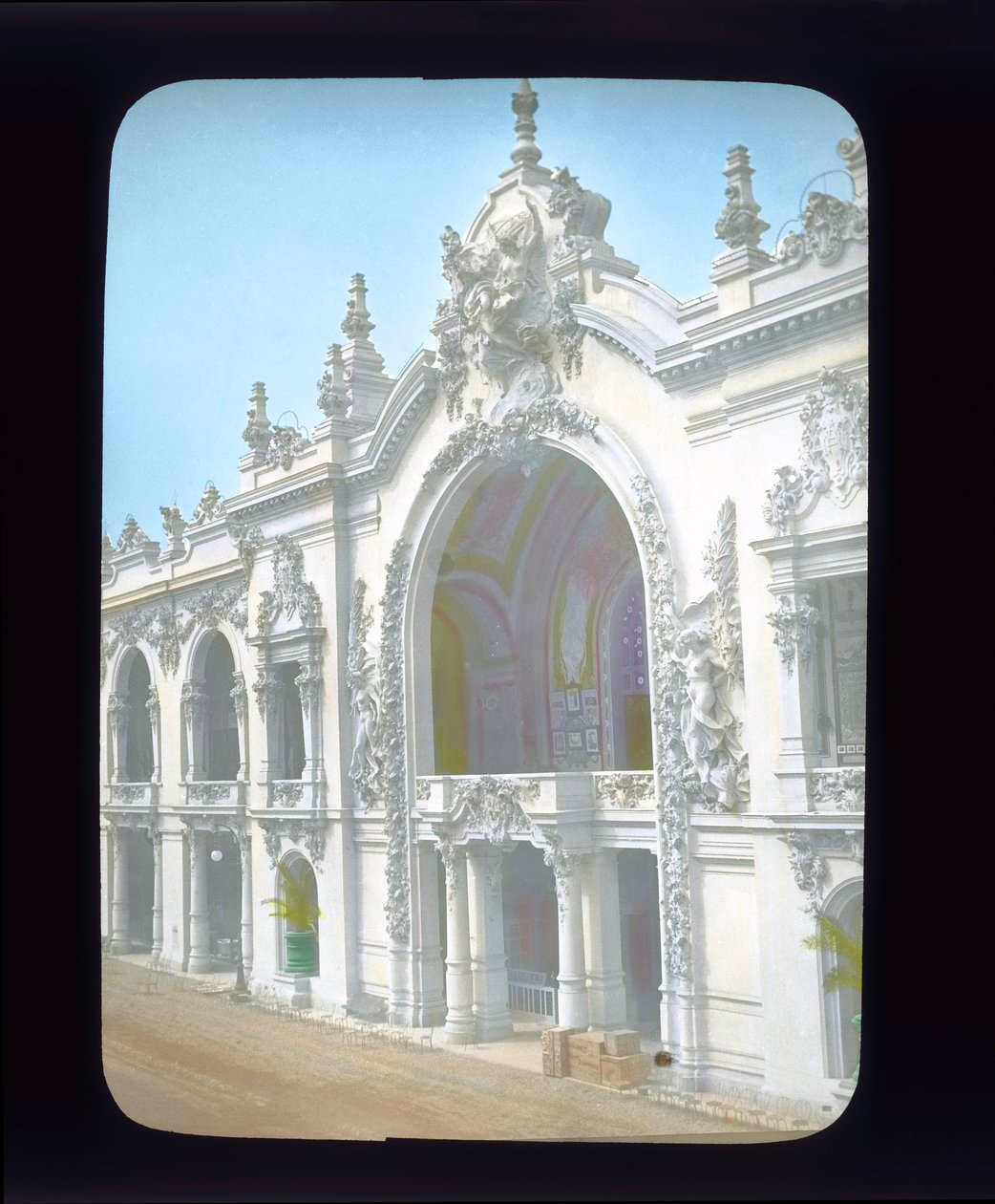 Esposizione di Parigi: Palazzo delle Arti Decorative, Parigi, Francia, 1900 da French Photographer