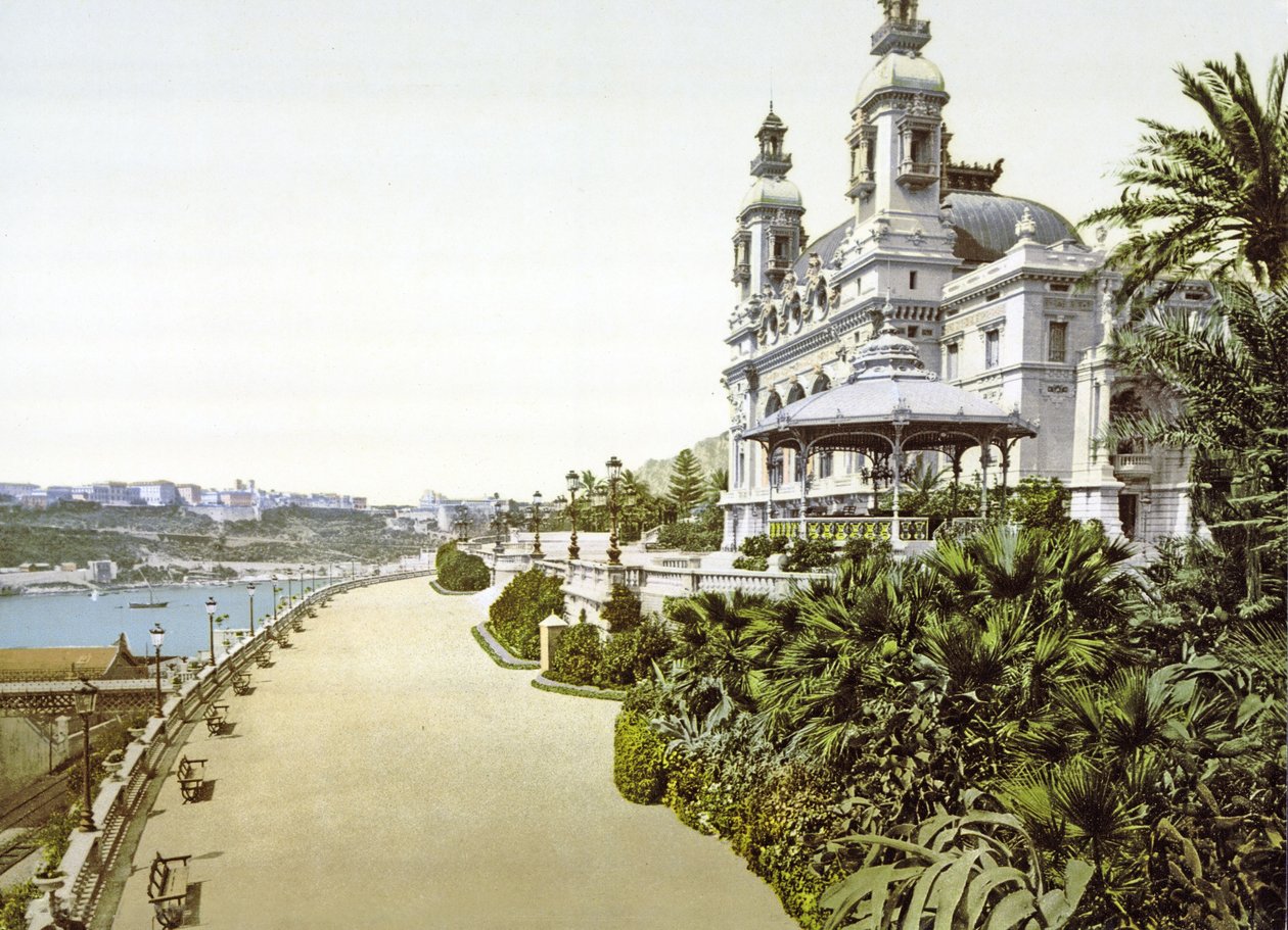 Vista laterale del Casinò di Monte Carlo a Monaco da French Photographer