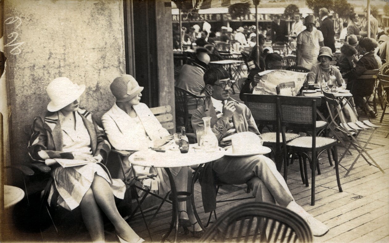 La Parigi degli artisti al bel tempo: il pittore Tsuguharu-Leonard Foujita da French Photographer