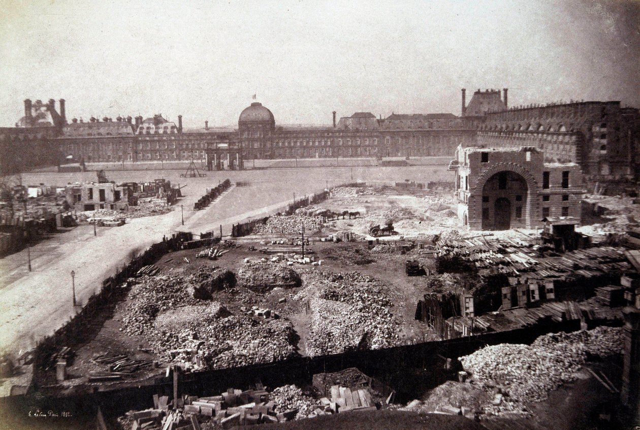 Trasformazioni di Parigi sotto il Secondo Impero, lavori di Haussmann: vista di Place du Carrousel durante la demolizione delle ex scuderie del re a Parigi. Questo sito faceva parte delle trasformazioni intraprese durante il Secondo Impero da Napoleone III da French Photographer