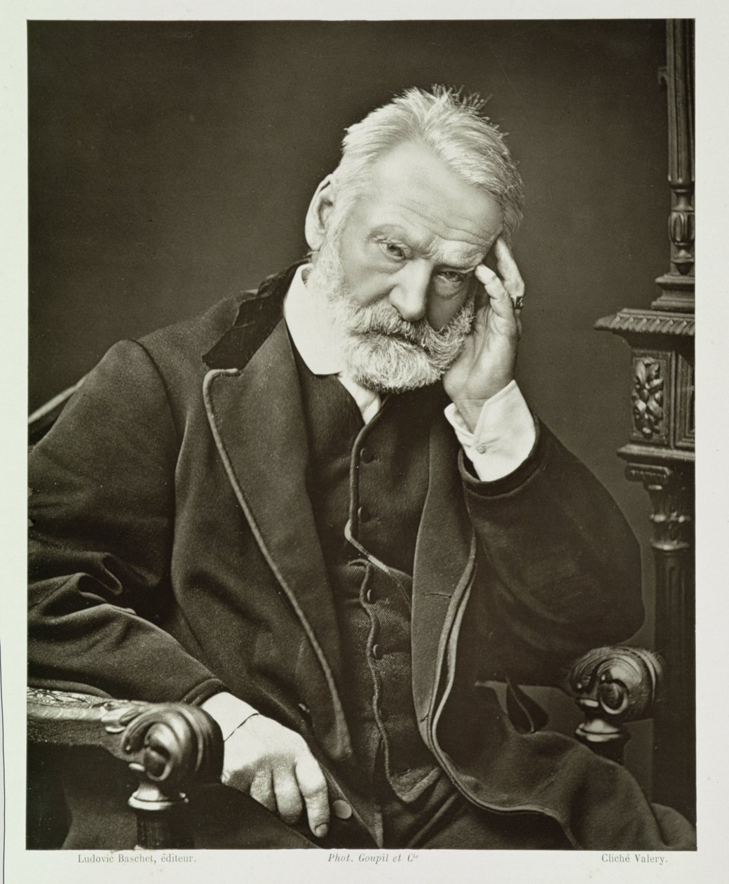 Victor Hugo (1802-85), da Galerie Contemporaine, c.1874-78 da French Photographer