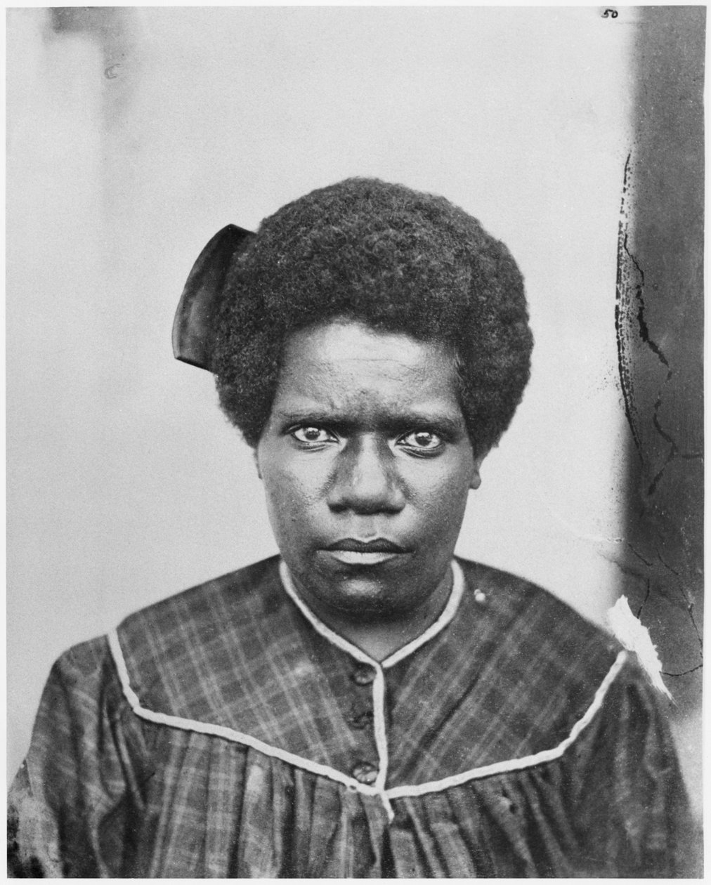 Donna della tribù di Houailou, Nuova Caledonia, 1870 da French Photographer