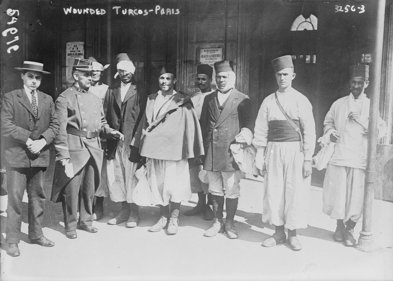 Turcos feriti a Parigi, 1914 da French Photographer