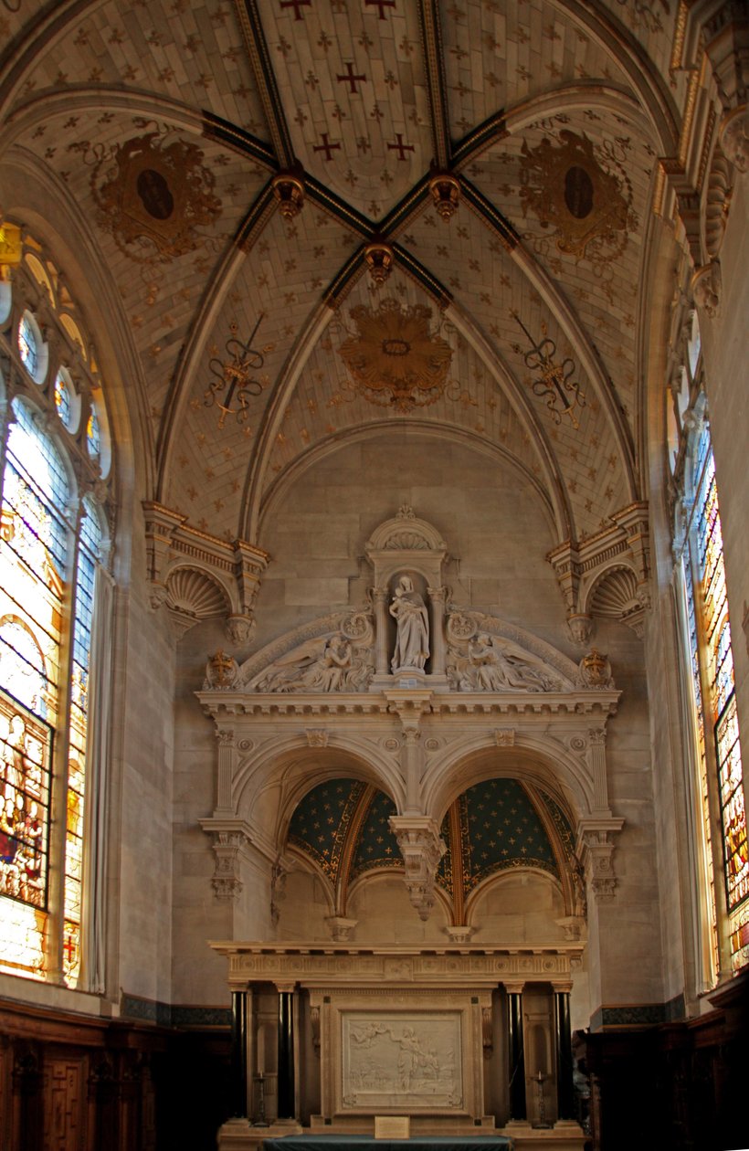 Veduta della cappella al Castello di Chantilly da French School