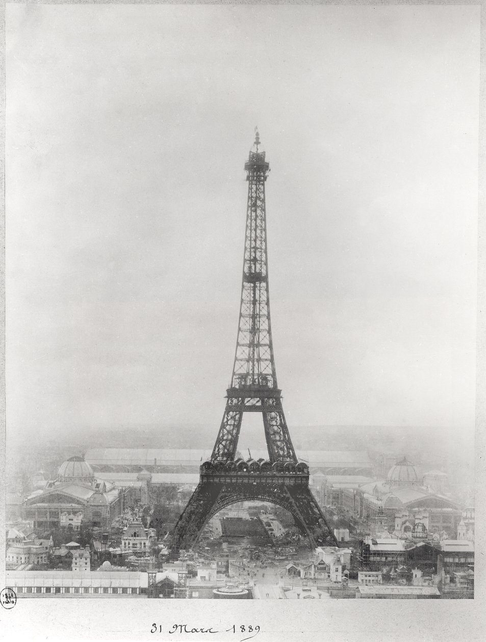 Costruzione della Torre Eiffel, Parigi, 31 marzo 1889 da French School