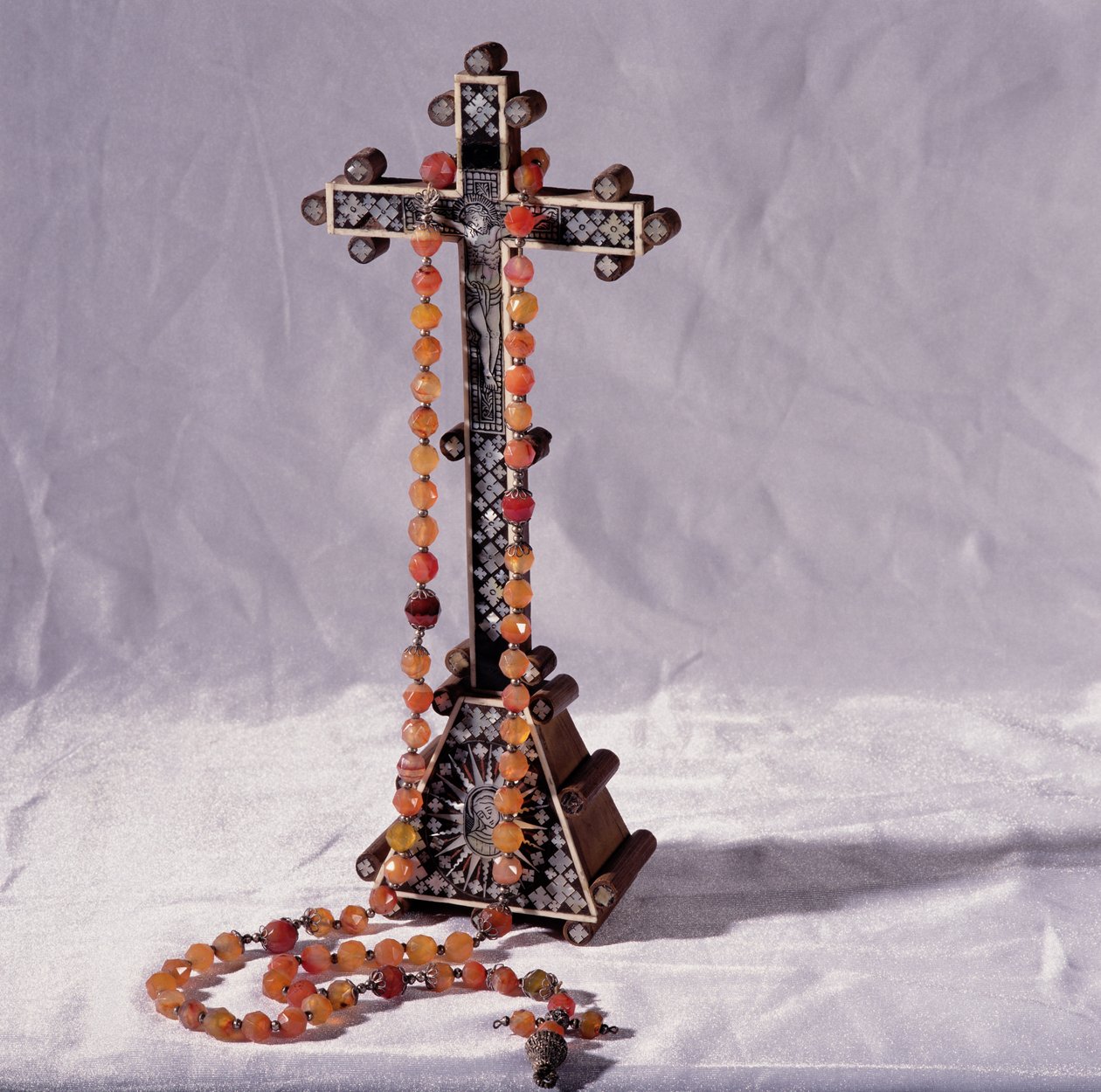 Crocifisso e rosario appartenuti a Maria Stuarda da French School