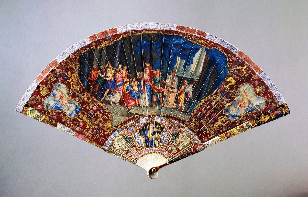 Ventaglio in stile Vernis Martin danneggiato raffigurante il Matrimonio della Nobiltà, pelle di cigno con guardia dipinta in avorio, altezza 20,5 cm da French School