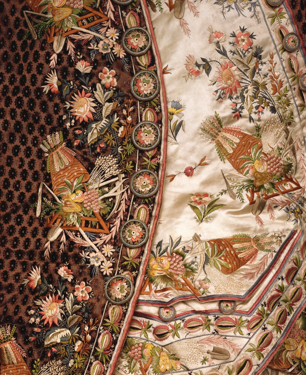 Dettaglio di un Magnifico Abito di Velluto Marrone Tagliato, comprendente cappotto, pantaloni e vita di raso avorio ricamato in suite, c.1760 da French School