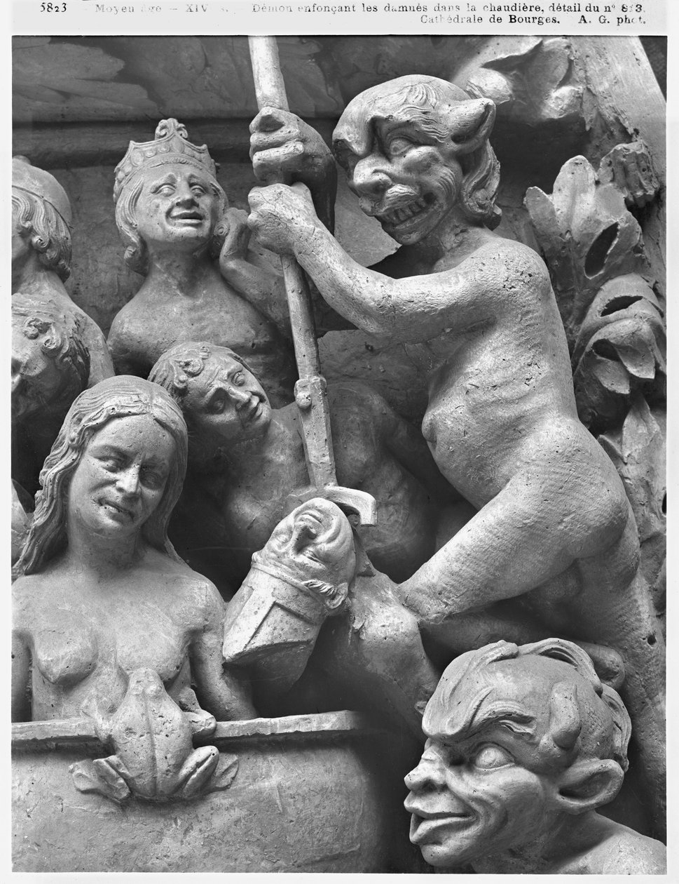 Diavolo che spinge un vescovo nel fuoco, dal Giudizio Universale della Cattedrale di St. Etienne a Bourges (dettaglio) da French School