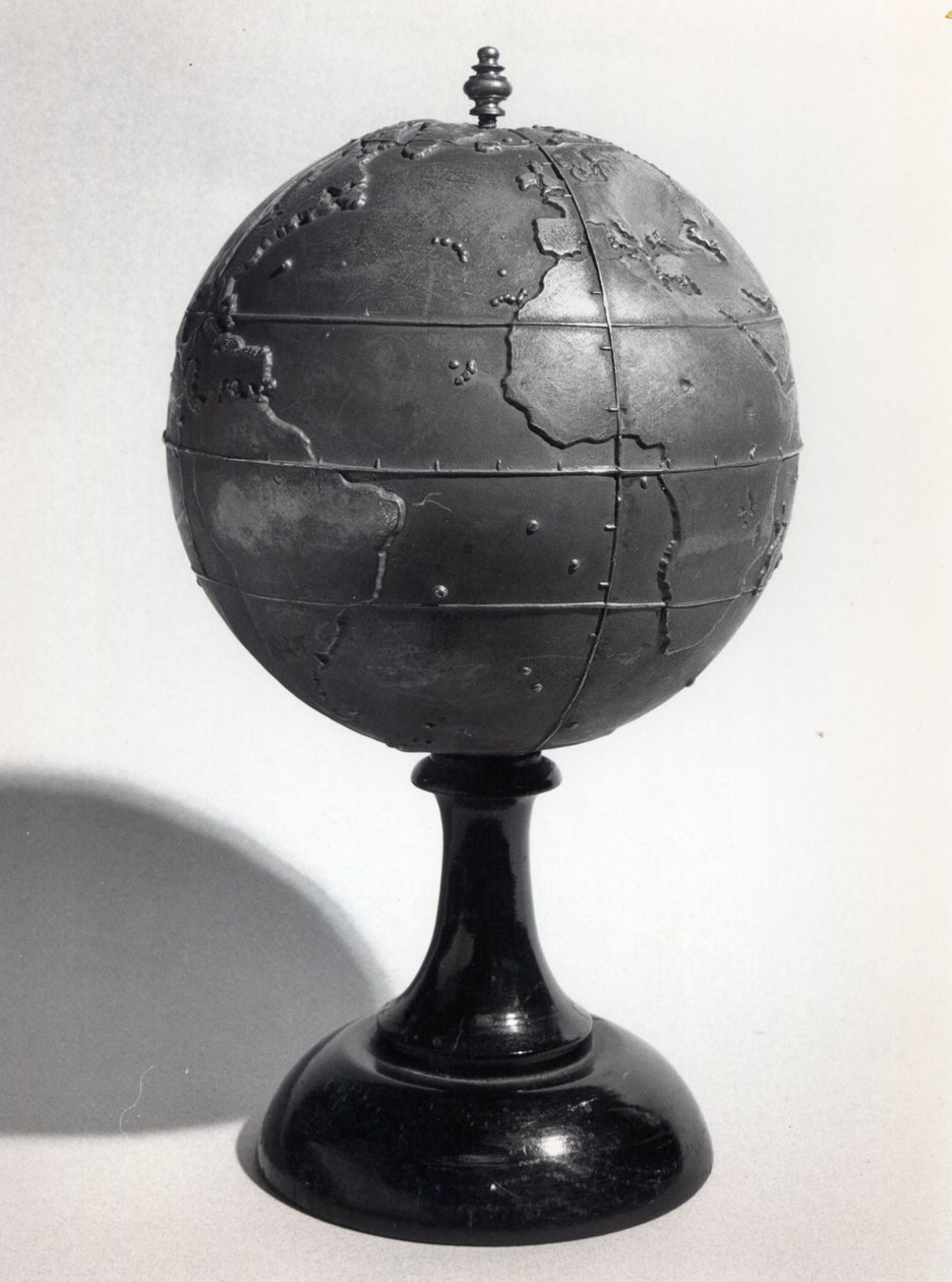 Globo educativo per non vedenti (bronzo) (foto in b/n) da French School