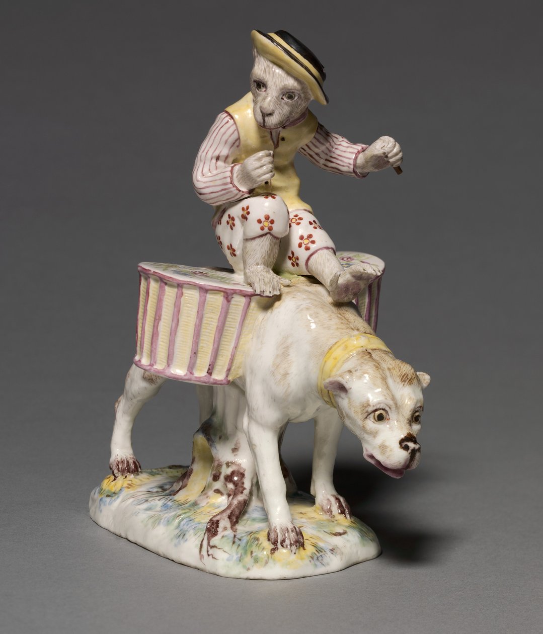 Figura di una scimmia su un cane, fabbricata dalla Mennecy-Villeroy Factory, Francia, c.1760 da French School