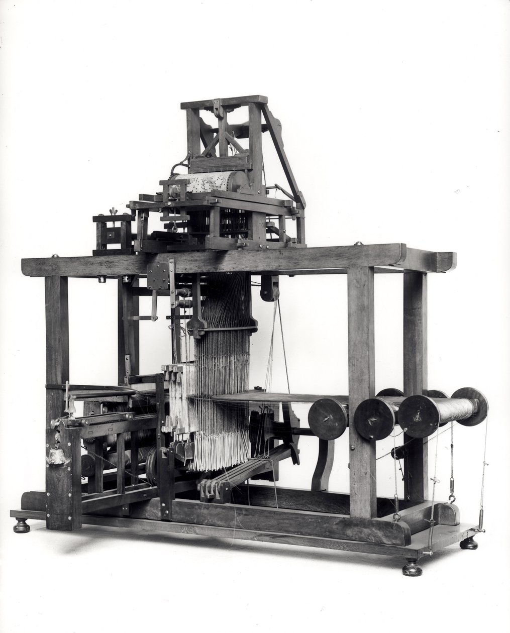 Primo telaio completamente automatizzato inventato da Jacques de Vaucanson, c.1745 da French School