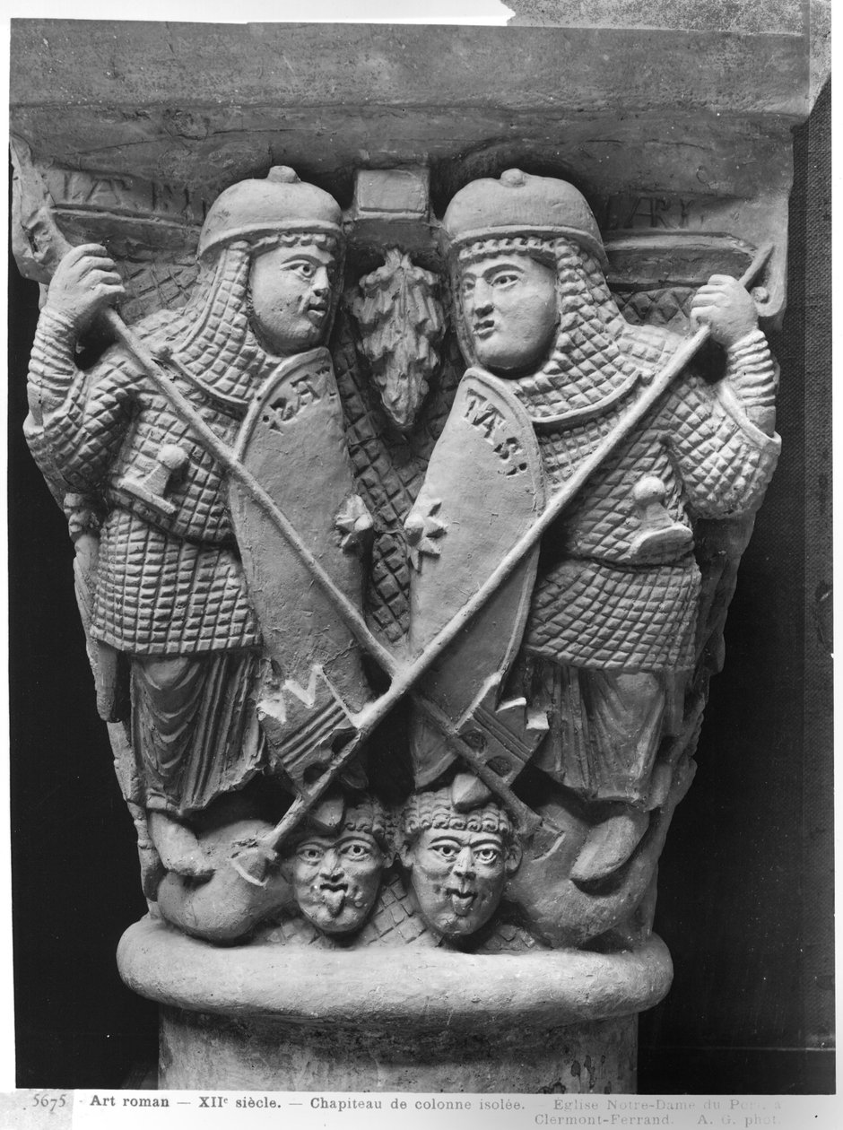 Generosità e Carità che trafiggono due Vizi, capitello che raffigura la Lotta dei Vizi contro le Virtù, dalla chiesa di Notre-Dame-du-Port, Clermont-Ferrand (calco in gesso da pietra) da French School