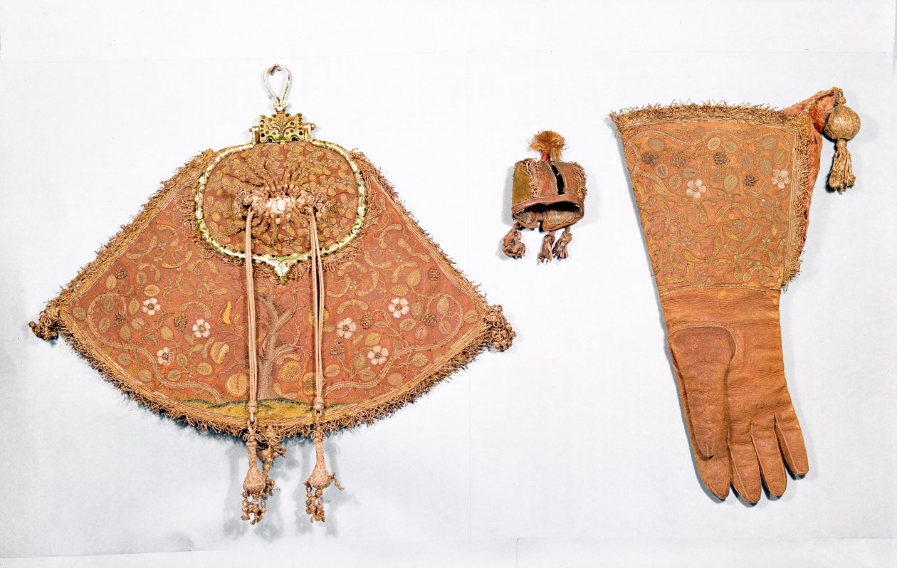 Set da falconeria di borsa, guanto e cappuccio, francese, 1600-25 da French School