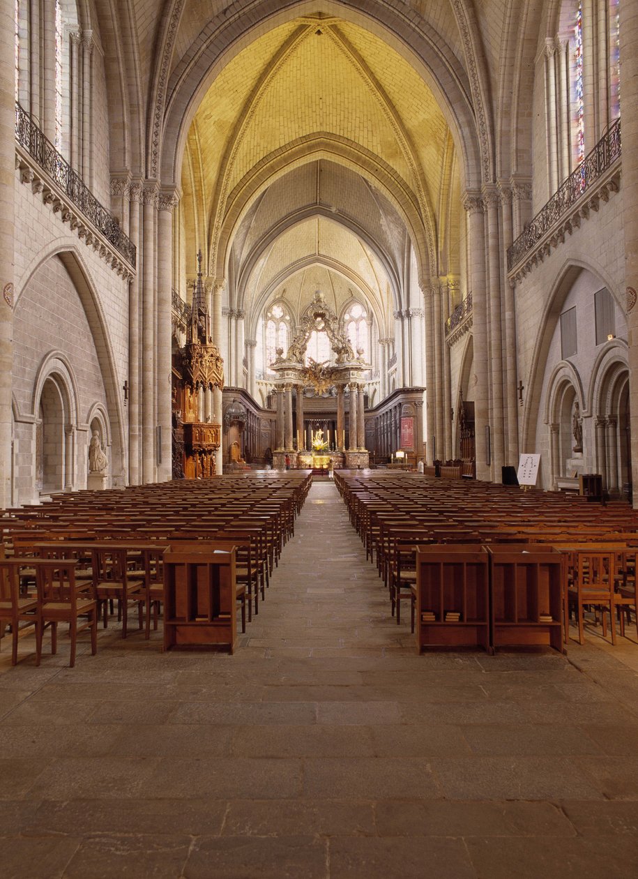Vista interna della Cattedrale di Angers (Maine e Loira) costruita tra il XII e il XV secolo, rappresentante la perfetta fusione tra stile romanico e gotico da French School