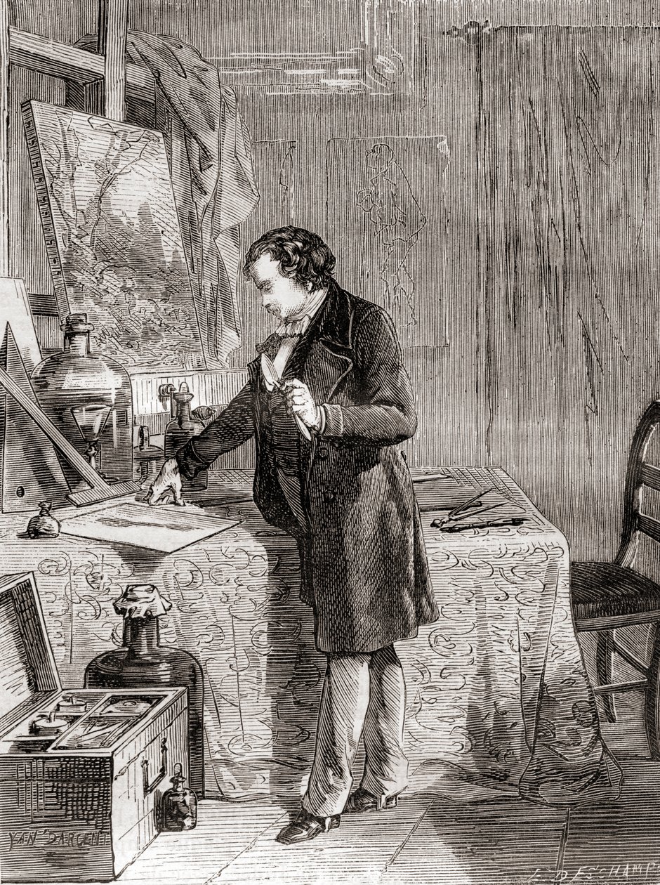 Louis-Jacques-Mandé Daguerre che inventa il processo fotografico del dagherrotipo nel XIX secolo, da 