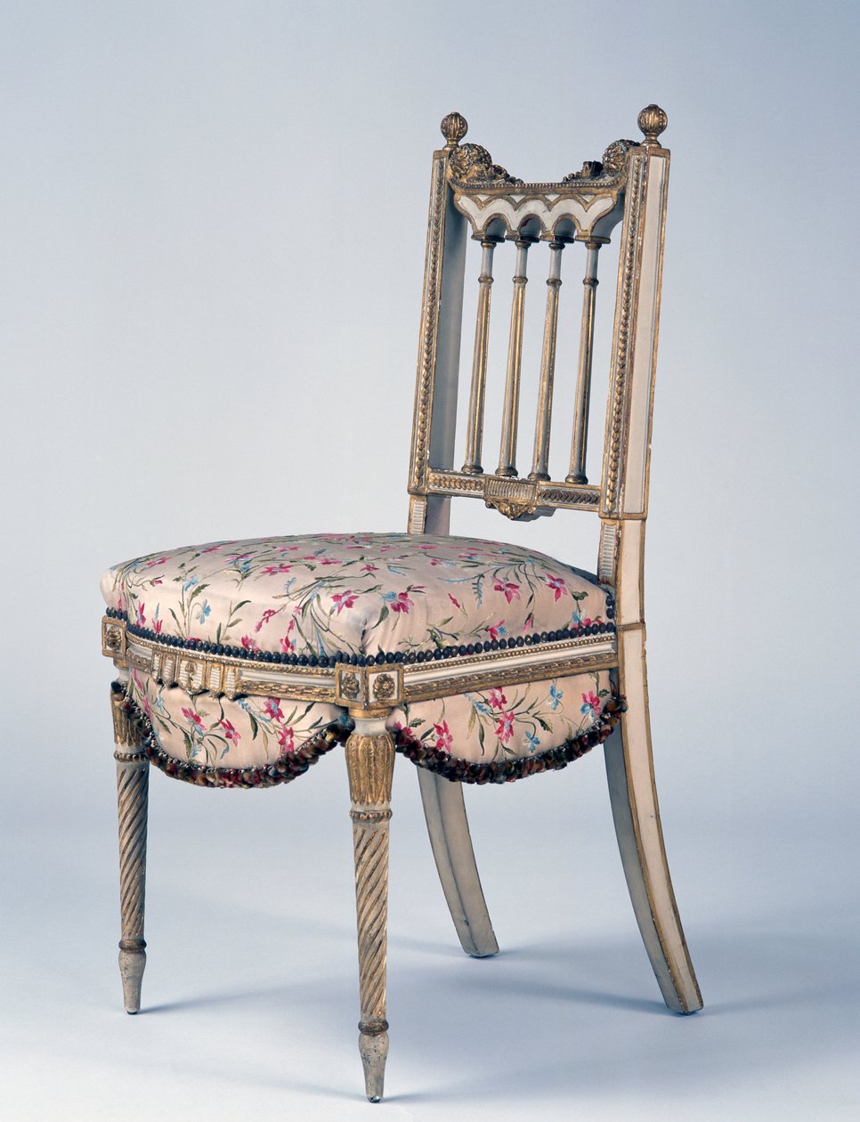 Sedia in legno dorato e seta di Lione in stile Luigi XVI Secondo Impero (Napoleone III), seconda metà del XIX secolo, Francia da French School