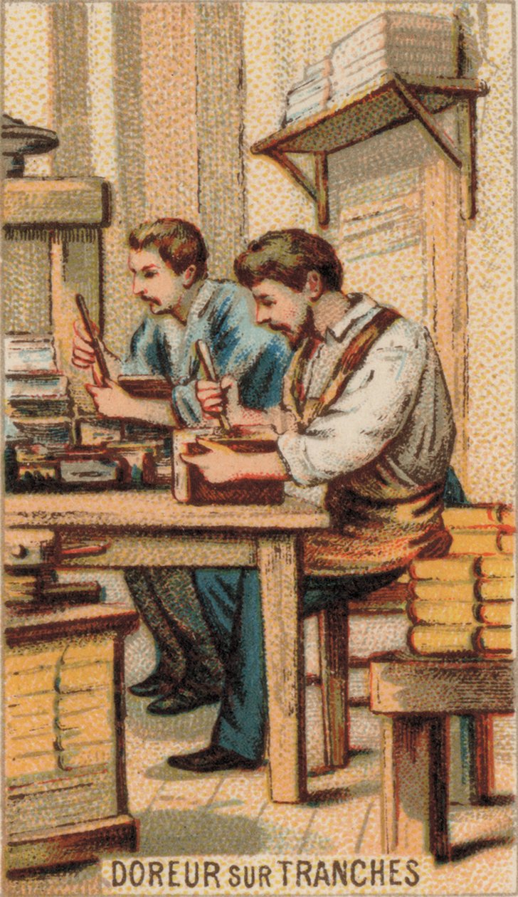 Uomini che dorano libri con l