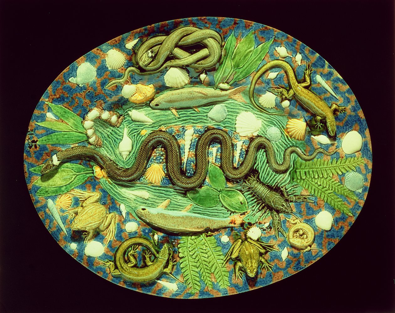 Piatto ovale con pesci e rettili, riproduzione di Bernard Palissy ware da French School