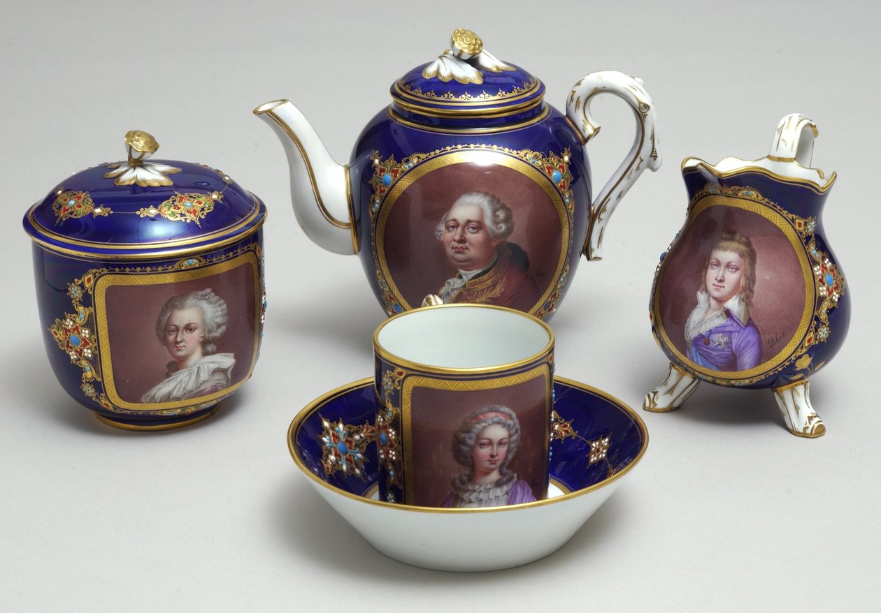 Parte di un servizio da tè con ritratti di Luigi XVI (1754-93) e Maria Antonietta (1755-93), Sevres, Francia, c.1789 da French School