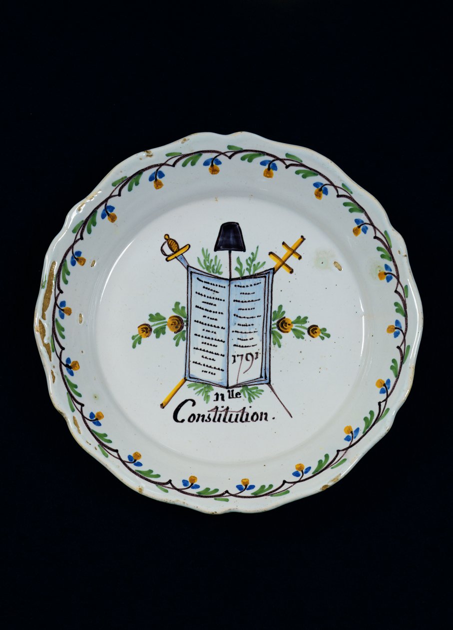 Piatto adornato con il Libro della Costituzione, associato ai Tre Ordini, 1791 da French School