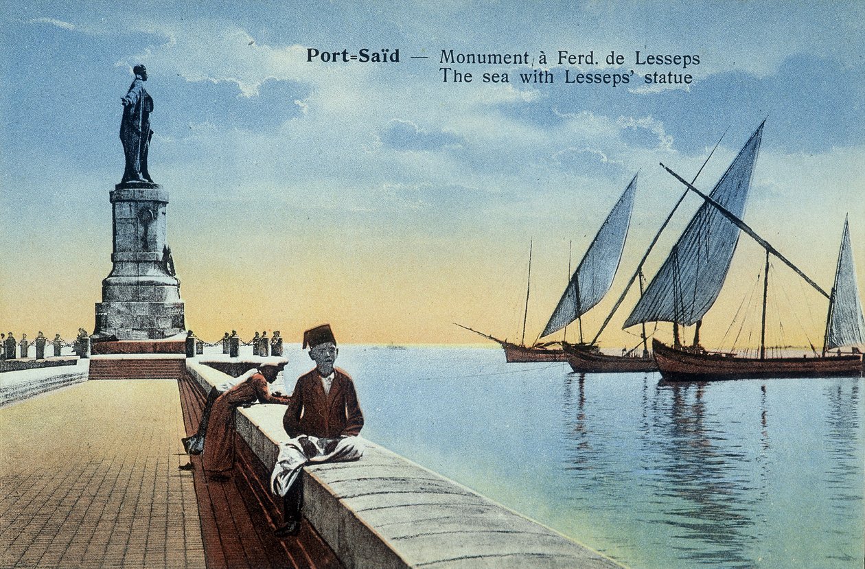 Cartolina di Port Said. Monumento dedicato a Fernand de Lesseps con vedute del porto e del mare. Circa 1900 (cartolina) da French School
