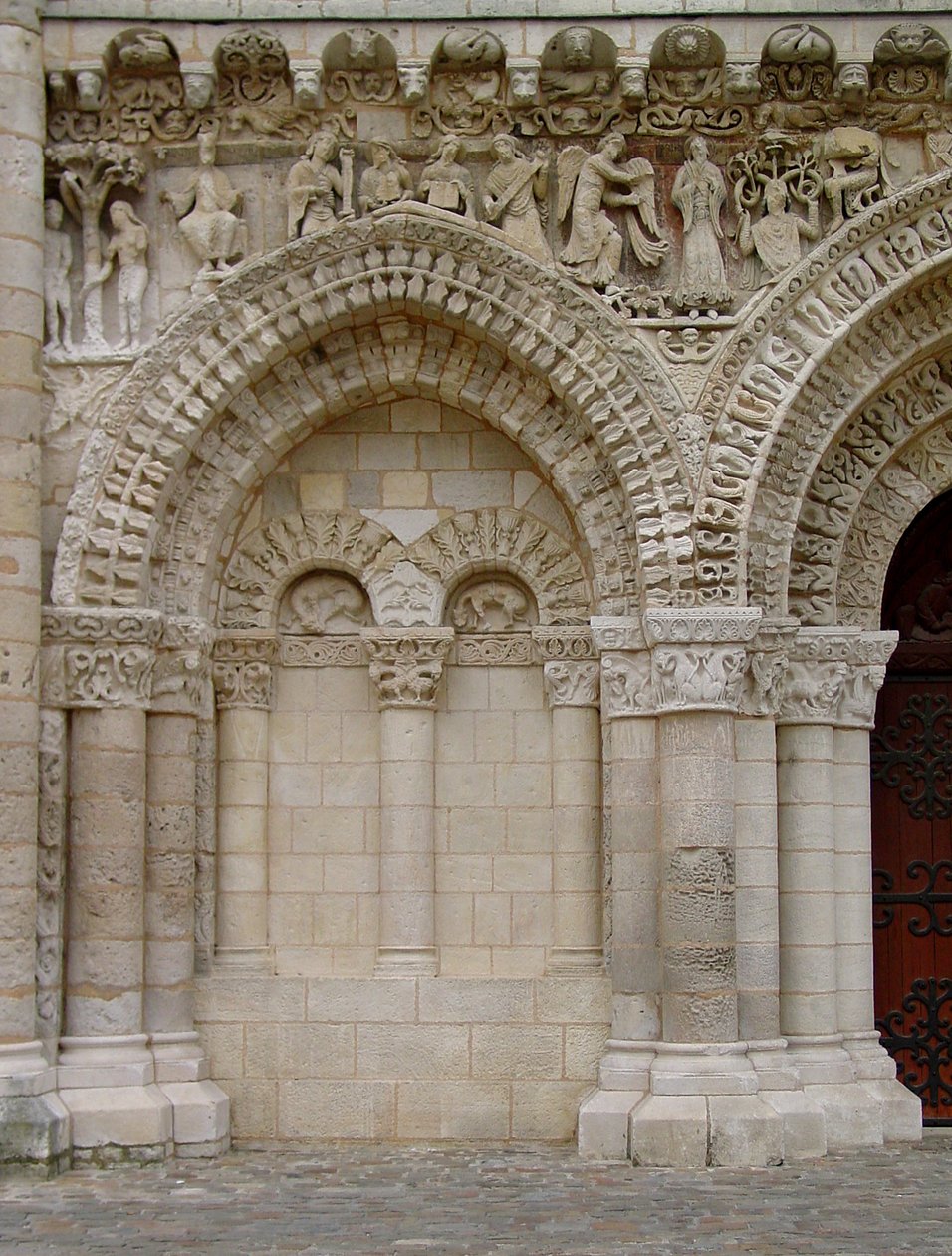 Portale delle facciate occidentali da French School