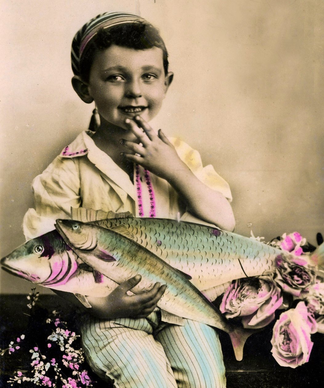 Ritratto di un ragazzo con un pesce c.1898 da French School