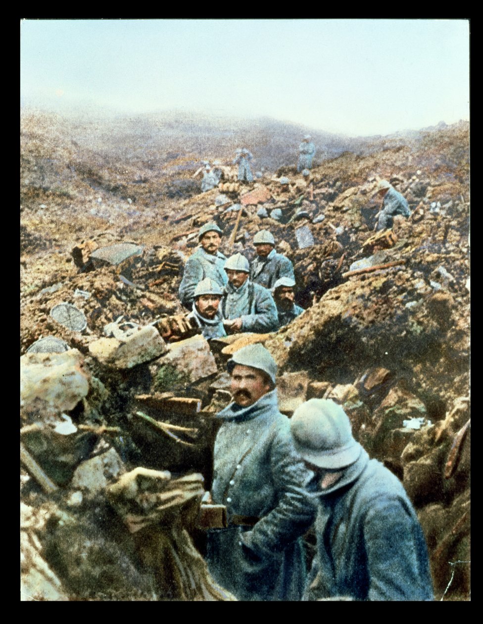 Cartolina che raffigura soldati francesi nelle trincee, 1914-18 da French School