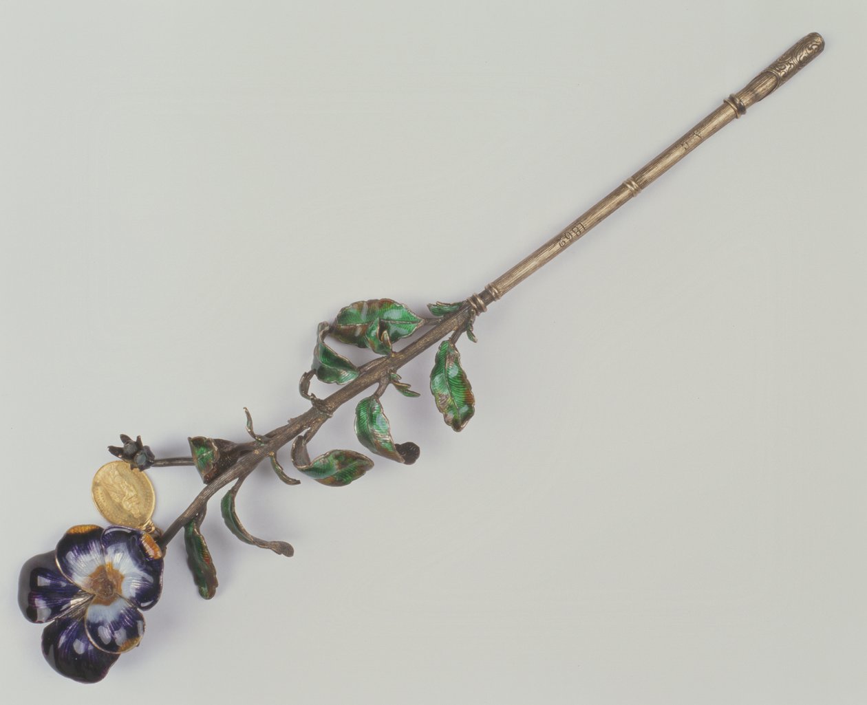 Portapenne con viola del pensiero, 1862 (argento e smalto) da French School