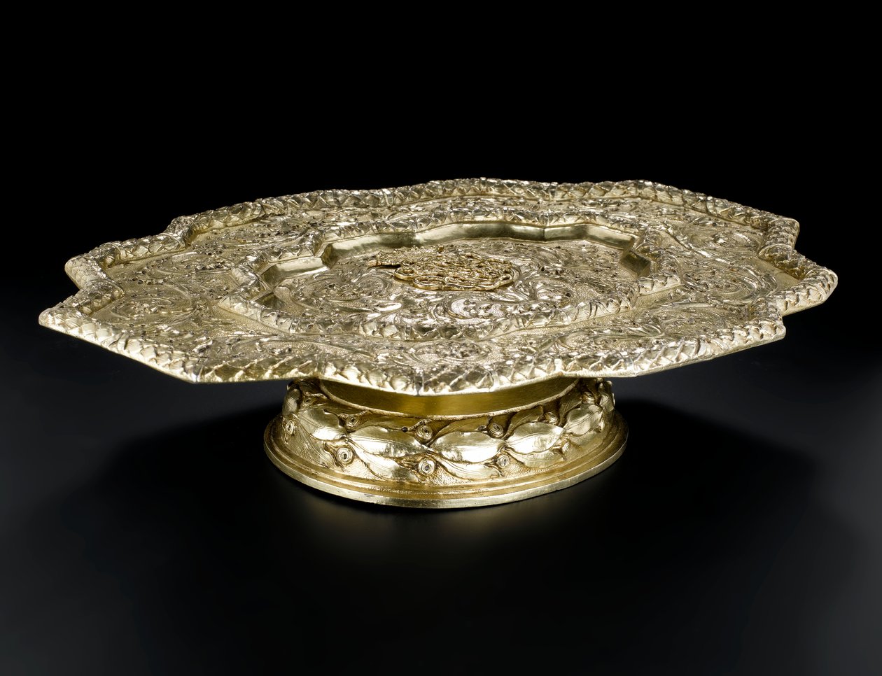 Salver in argento dorato di forma sagomata, dal servizio da toeletta Lennoxlove, di proprietà di Frances Teresa Stewart, Duchessa di Richmond e Lennox: Francese, Parigi, 1666 - 1667 da French School