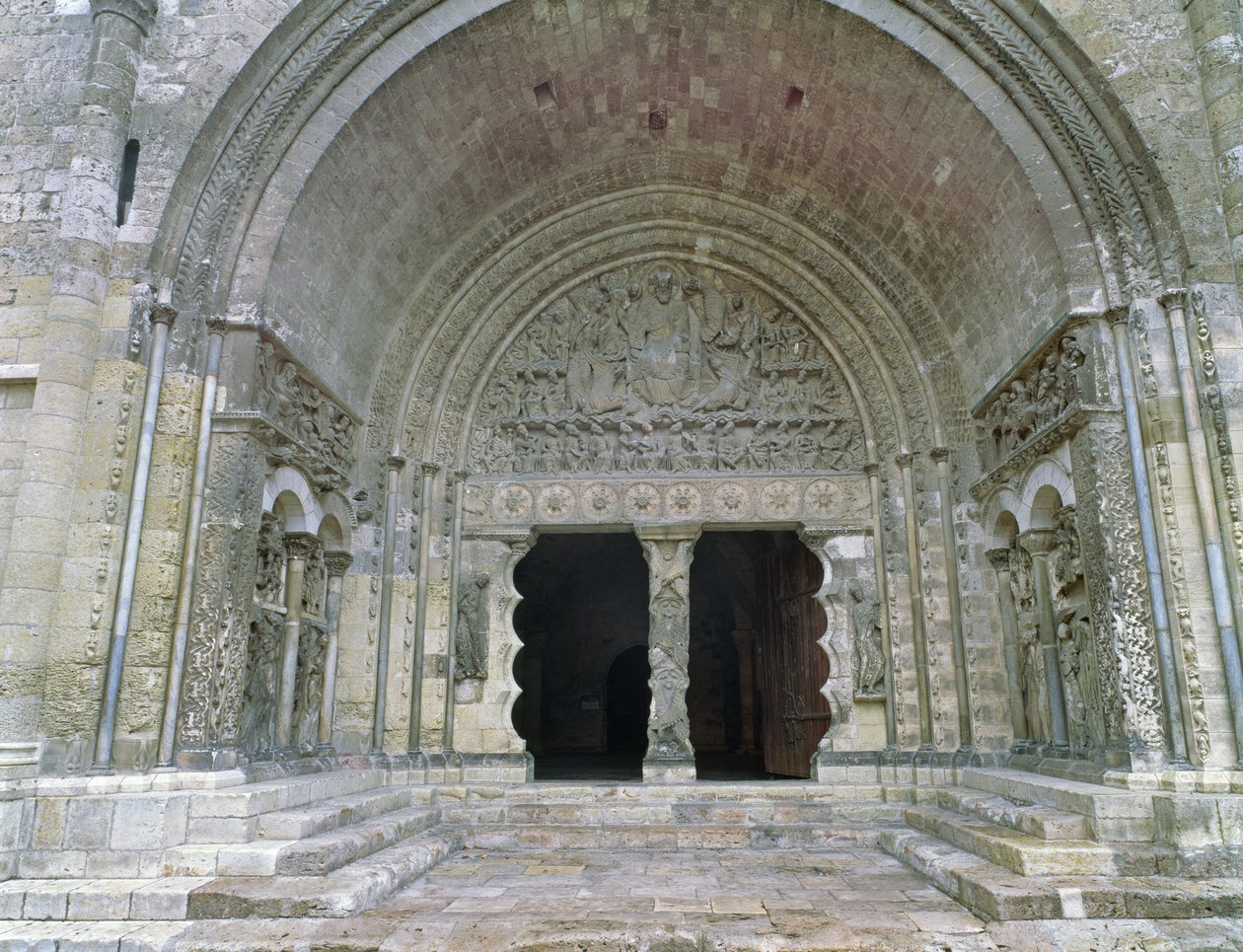 Portale sud, costruito c.1115 da French School