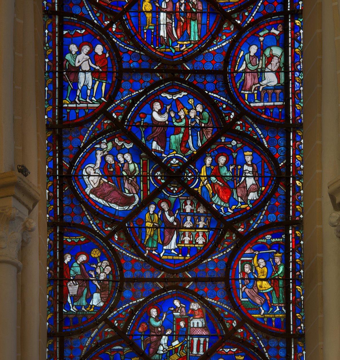 Vetrata della cattedrale di Chartres: dettaglio della vita di San Tommaso da French School
