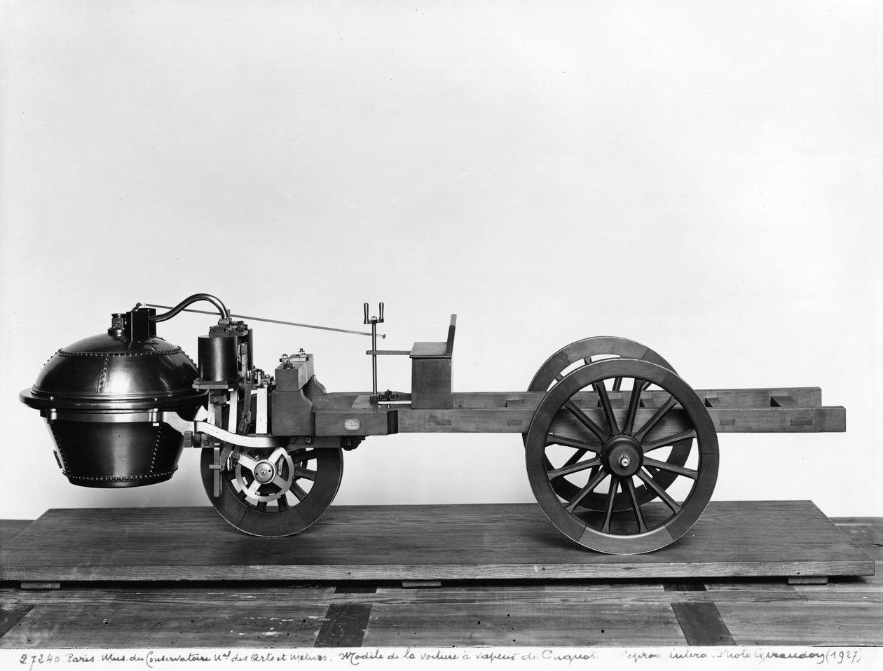 Auto a vapore inventata da Nicolas Joseph Cugnot (1725-1804) da French School