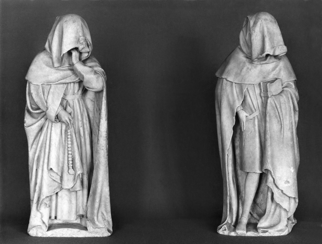Due piangenti, dalla tomba di Duc Jean de Berry (1340-1416) c.1450-53 (alabastro) da French School