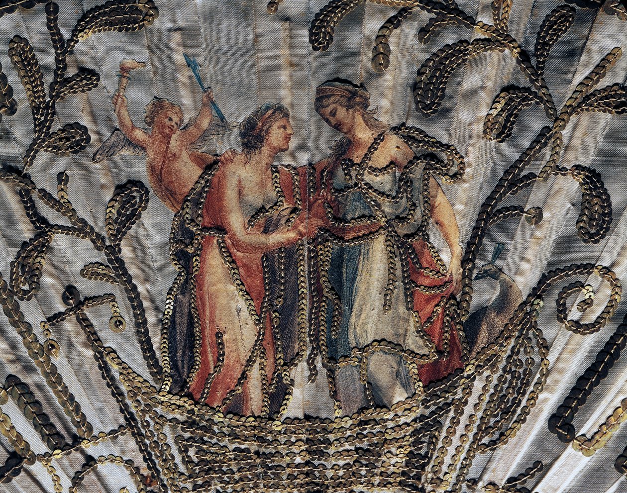 Venere e Giunone, dettaglio di foglia di seta di ventaglio, ricamo e paillettes, bastone di guardia in osso damascato d