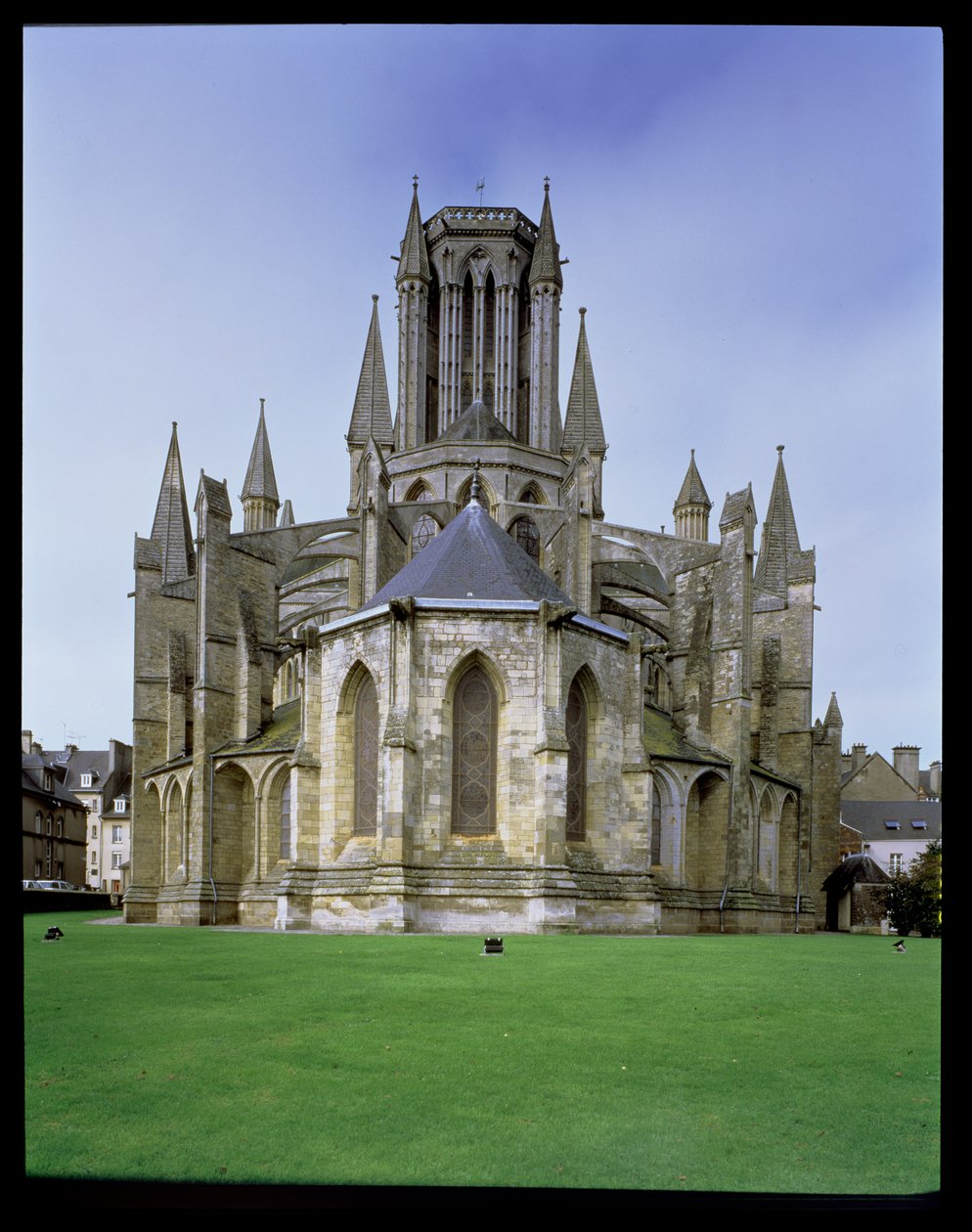 Vista della Cattedrale di Coutances da est da French School
